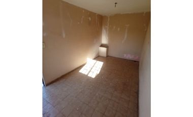 ALQUILER - CASA 2 DORMITORIOS - PATIO - Bº LAS FLORES