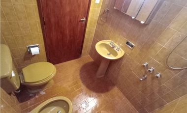 ALQUILER - CASA 2 DORMITORIOS - PATIO - Bº LAS FLORES