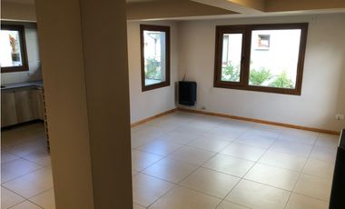 SE ALQUILA CASA DE 2 DORMITORIOS EN BARRIO ARRAYANES, EL BOLSÓN