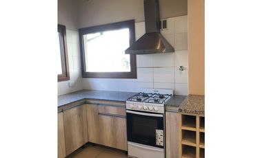 SE ALQUILA CASA DE 2 DORMITORIOS EN BARRIO ARRAYANES, EL BOLSÓN