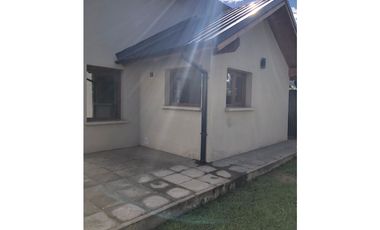 SE ALQUILA CASA DE 2 DORMITORIOS EN BARRIO ARRAYANES, EL BOLSÓN