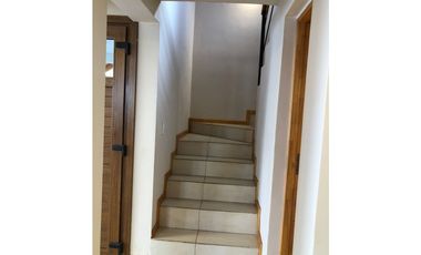 SE ALQUILA CASA DE 2 DORMITORIOS EN BARRIO ARRAYANES, EL BOLSÓN