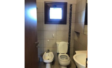 SE ALQUILA CASA DE 2 DORMITORIOS EN BARRIO ARRAYANES, EL BOLSÓN