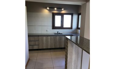 SE ALQUILA CASA DE 2 DORMITORIOS EN BARRIO ARRAYANES, EL BOLSÓN