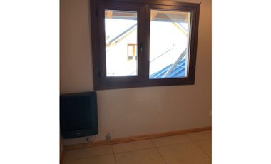 SE ALQUILA CASA DE 2 DORMITORIOS EN BARRIO ARRAYANES, EL BOLSÓN