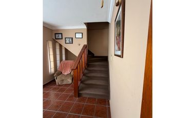 Casa en dos plantas de 4 dormitorios
