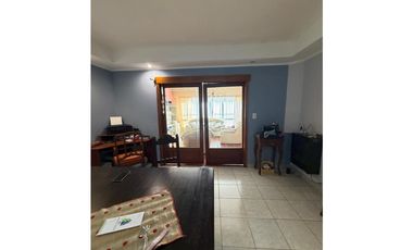 Casa en dos plantas de 4 dormitorios