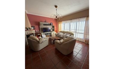 Casa en dos plantas de 4 dormitorios