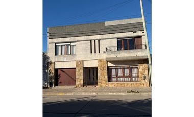 Casa en dos plantas de 4 dormitorios