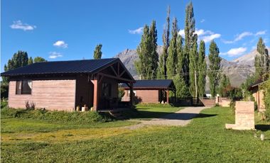 EN VENTA 2 CABAÑAS EN LOTE DE 1000 M2 EN EL HOYO ET-50