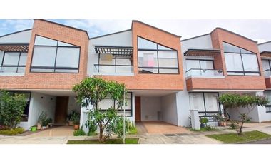 Se arrienda casa ubicada en el municipio de La Ceja Antioquia.