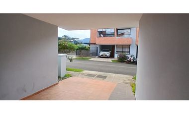 Se arrienda casa ubicada en el municipio de La Ceja Antioquia.