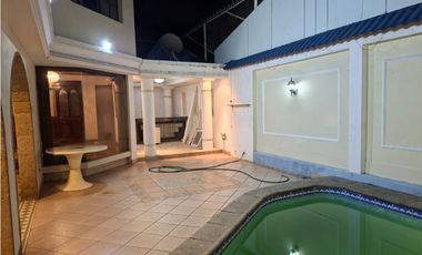 Venta de casa de dos plantas en la Joya etapa Topacio