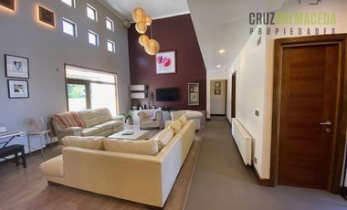 Casa en Venta en Casa de 650 m2 con piscina temperada - Lomas de Coihuin