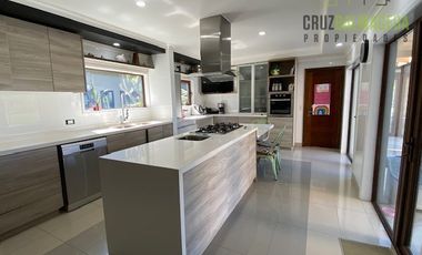 Casa en Venta en Casa de 650 m2 con piscina temperada - Lomas de Coihuin