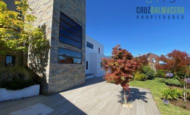 Casa en Venta en Casa de 650 m2 con piscina temperada - Lomas de Coihuin