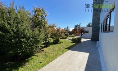 Casa en Venta en Casa de 650 m2 con piscina temperada - Lomas de Coihuin