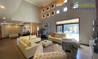 Casa en Venta en Casa de 650 m2 con piscina temperada - Lomas de Coihuin