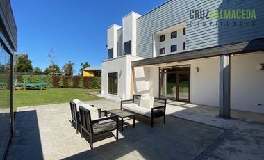 Casa en Venta en Casa de 650 m2 con piscina temperada - Lomas de Coihuin