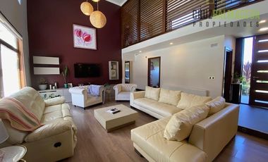 Casa en Venta en Casa de 650 m2 con piscina temperada - Lomas de Coihuin