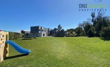 Casa en Venta en Casa de 650 m2 con piscina temperada - Lomas de Coihuin