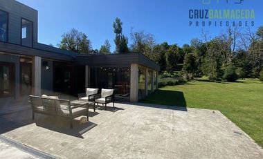 Casa en Venta en Casa de 650 m2 con piscina temperada - Lomas de Coihuin