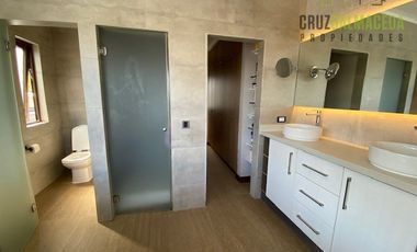 Casa en Venta en Casa de 650 m2 con piscina temperada - Lomas de Coihuin
