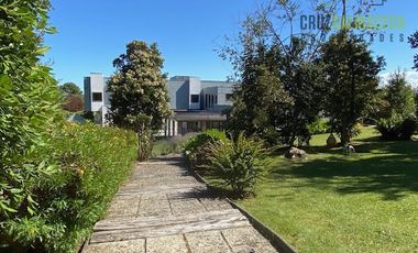 Casa en Venta en Casa de 650 m2 con piscina temperada - Lomas de Coihuin