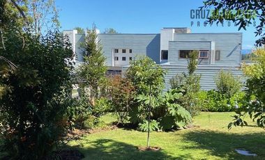 Casa en Venta en Casa de 650 m2 con piscina temperada - Lomas de Coihuin