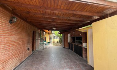 Chalet en alquiler temporario c/ cochera en Ostende