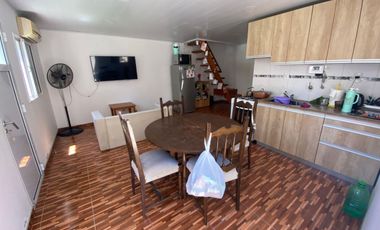 Casa quinta en venta - Quincho al frente de 90m2 y Casa de dos plantas al fondo