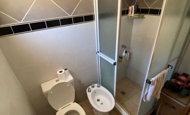 Casa quinta en venta - Quincho al frente de 90m2 y Casa de dos plantas al fondo