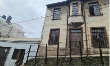 Se Arrienda Loft. Calle Tocornal. Cerro Baron. Valparaíso