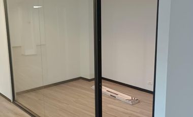 AMPLIA OFICINA ENTRE MANUEL MONTT Y PEDRO DE VALDIVIA