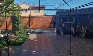 OPORTUNIDAD CASA ESQUINA CON LOCAL COMERCIAL