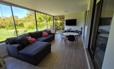 PRIMER PISO CON JARDÍN REMODELADO Y LISTO PARA DISFRUTAR