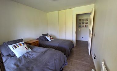 PRIMER PISO CON JARDÍN REMODELADO Y LISTO PARA DISFRUTAR