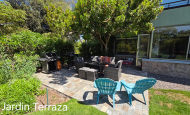 PRIMER PISO CON JARDÍN REMODELADO Y LISTO PARA DISFRUTAR