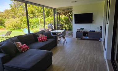 PRIMER PISO CON JARDÍN REMODELADO Y LISTO PARA DISFRUTAR