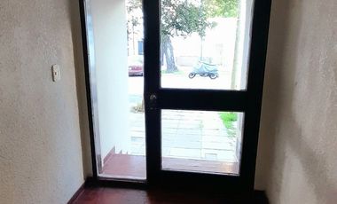 Florida Mitre/Este - Departamento 2 amb en Planta Baja con Patio Propio!
