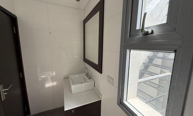 Departamento en alquiler de 2 ambientes con cochera