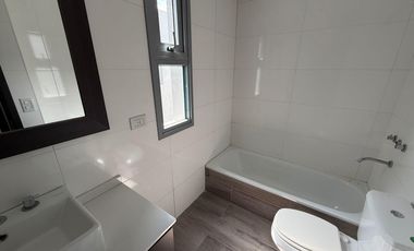 Departamento en alquiler de 2 ambientes con cochera