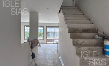 Casa en venta de 4 dormitorios en Carpinchos