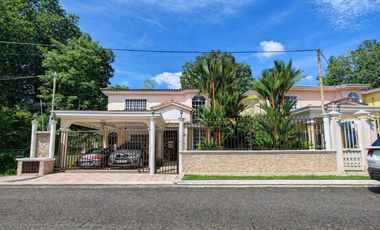 Venta de Casa Unifamiliar en Llanos de Curundú, Ancón | LH