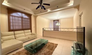 Venta de Casa Unifamiliar en Llanos de Curundú, Ancón | LH