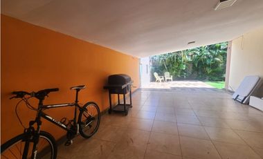 Venta de Casa de Esquina Remodelada en PH Versalles | LAMM