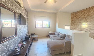 Venta de Casa de Esquina Remodelada en PH Versalles | LAMM