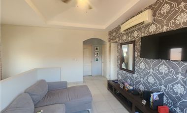 Venta de Casa de Esquina Remodelada en PH Versalles | LAMM