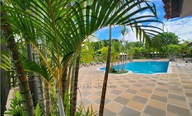 Venta de Casa de Esquina Remodelada en PH Versalles | LAMM