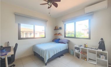 Venta de Casa de Esquina Remodelada en PH Versalles | LAMM